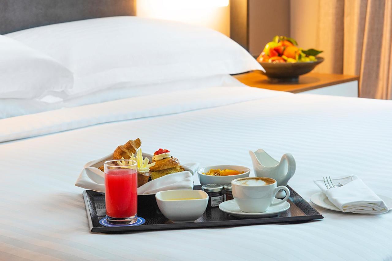 Asiana Grand Hotel Dubai Exterior foto Room service