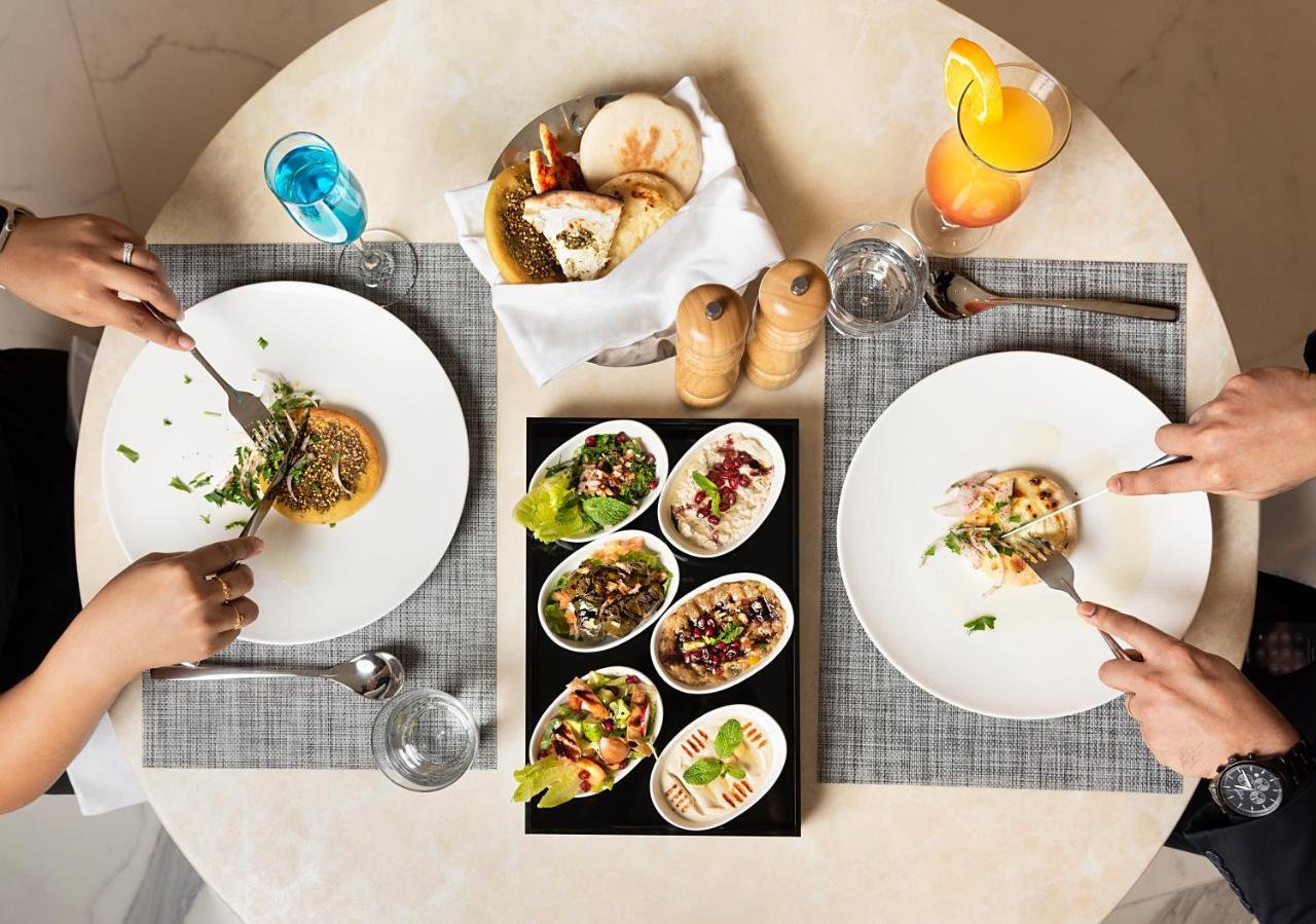Asiana Grand Hotel Dubai Exterior foto A selection of meze