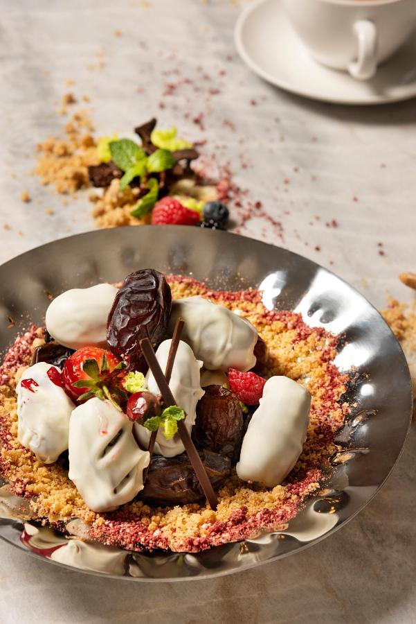 Asiana Grand Hotel Dubai Exterior foto A chocolate parfait